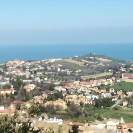 Bed and Breakfast Affitta Il Pettirosso Φέρμο